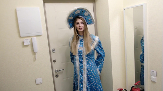 Снегурочка покружила во круг моей ёлочки