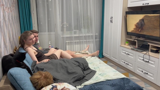 Русская домашняя пара любит снимать порно с ролевыми играми