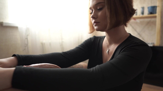 Девушка делает парню свой любимый глубокий минет со слюнями