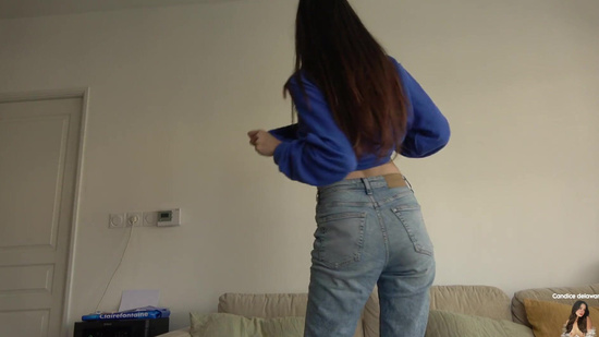 Легкий домашний стриптиз со сладкой девушкой