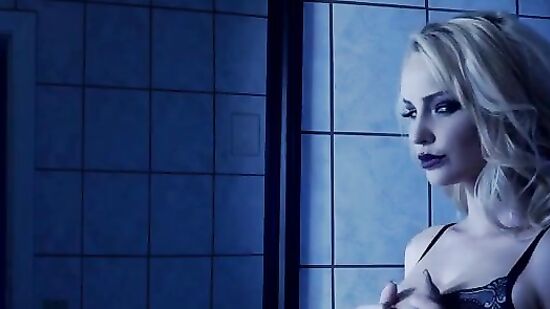 Нежданная сучка пришла трахнуть лысого на Hellowin