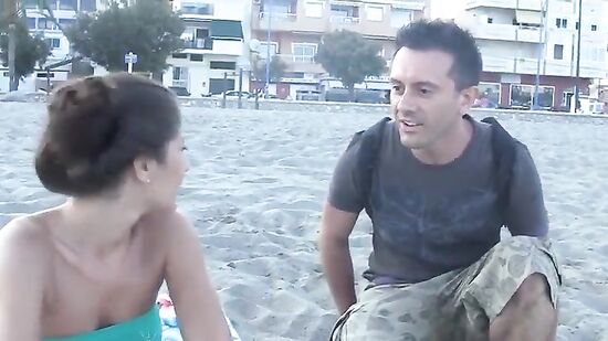 Испанцы пикапнули украинскую туристку на местном пляже и повезли трахать эту суку