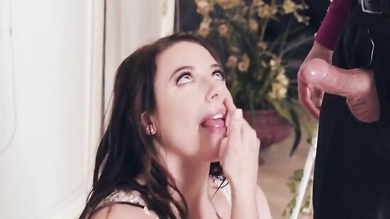 Бедный муж чуть не получил инфаркт когда увидел как его жена сосет другому прямо на свадьбе