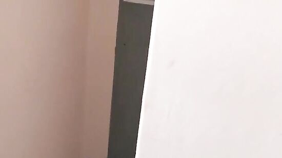 Трахнул соседку - Спалил соседку за курением в подьезде и развел на секс