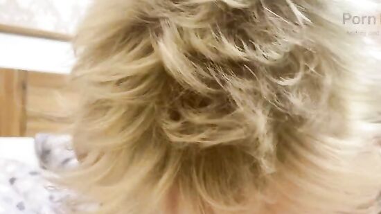 Похотливая русская милфа принимает в анал и стонет как шлюшка