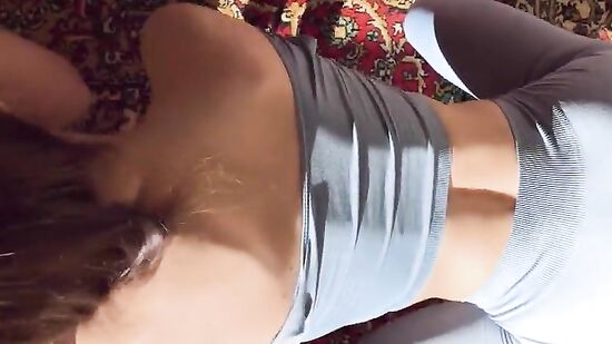 Утренняя йога перед сексом в вкусную киску и спермой в ротик