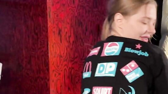 Это что за пятно на футболке? - ..Эммм - это мороженое!