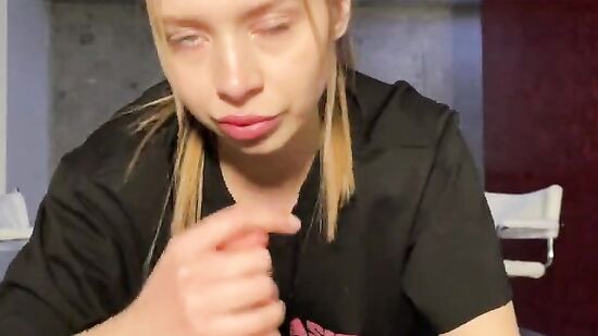 Это что за пятно на футболке? - ..Эммм - это мороженое!