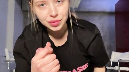 Это что за пятно на футболке? - ..Эммм - это мороженое!