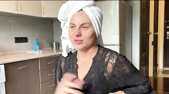 Трахнул по быстрому девушку друга, пока он в душе