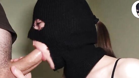 Показываю как сосу в маске, чтобы никто меня не узнал..!