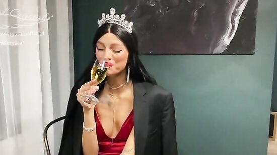 А ты смотрю с юмором... Ну что, про себя расскажи..