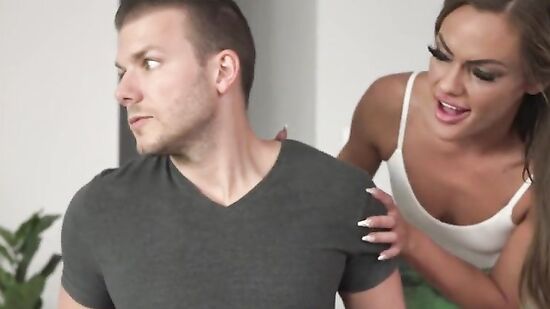 Помог Мачехе и Сводной Сестре, и Они ЗАХОТЕЛИ СЕКСА