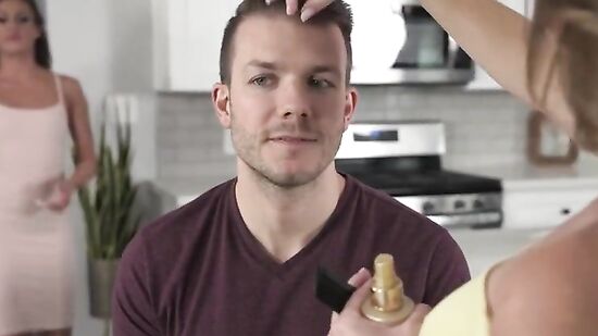 Помог Мачехе и Сводной Сестре, и Они ЗАХОТЕЛИ СЕКСА