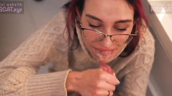 Возбудила любимого на страстный секс, когда делала свой мейкап