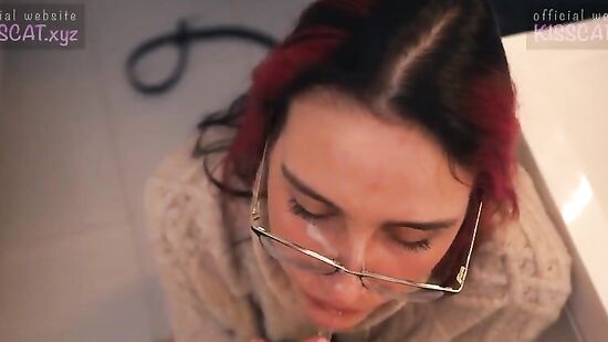 Возбудила любимого на страстный секс, когда делала свой мейкап