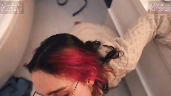 Возбудила любимого на страстный секс, когда делала свой мейкап