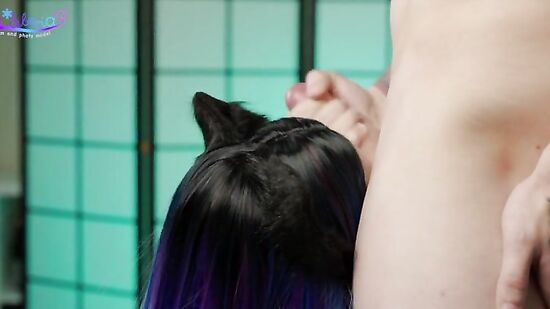 Связанная Шибари стонет в позе раком, когда парень трахает её на кровати