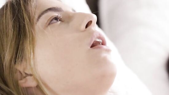 Красивые девушки лижут друг другу уже не первый раз