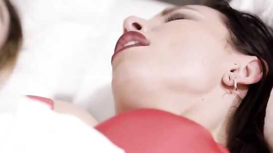 Красивые девушки лижут друг другу уже не первый раз