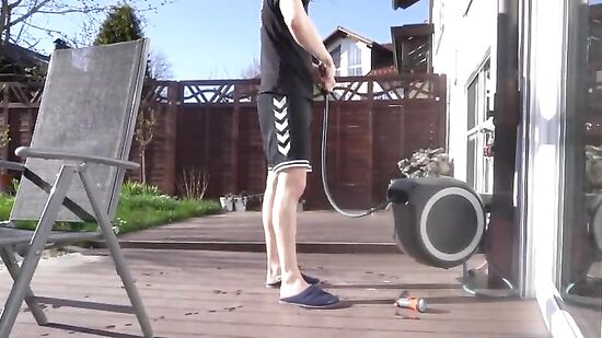 О, привет... - Что делаешь здесь?? - Да ничего - отдыхаю... Сводная сестра отдыхает)