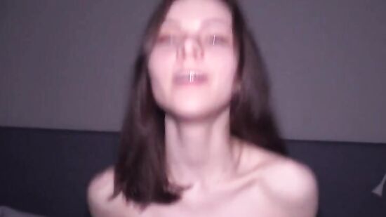 Очень милая девушка приготовила для парня новое нижнее бельё