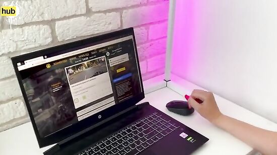 Научил молодую мачеху ездить на машине и захотел, чтобы она его отблагодарила