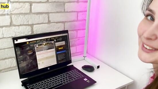 Научил молодую мачеху ездить на машине и захотел, чтобы она его отблагодарила