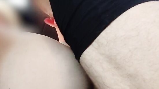 Минет в машине и секс в бритую киску со стонами