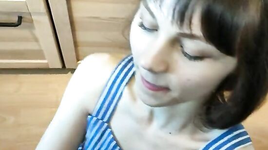 Домашний секс на кухне с милой женушкой