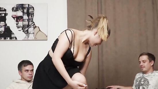 Её первый Куколд Секс!