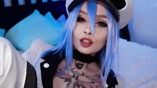 Поймал супер секси девушку и трахнул её мокрые дырочки