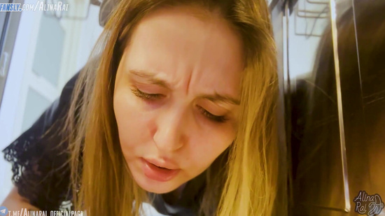 Мачеха застряла в посудомойке и напросилась на секс