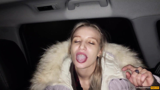 Занялись быстрым сексом, пока ждали заказ из McDonald's