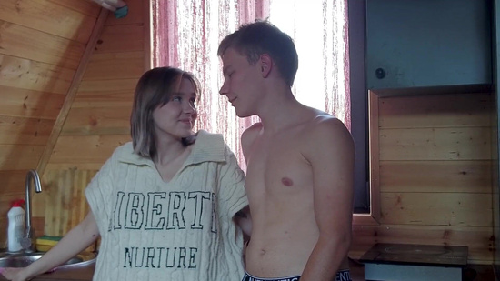 Русская пара занимается домашним сексом в русской поруншке