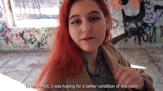 Риэлторша соблазняет парня не только на покупку заброшенного дома но и на секс