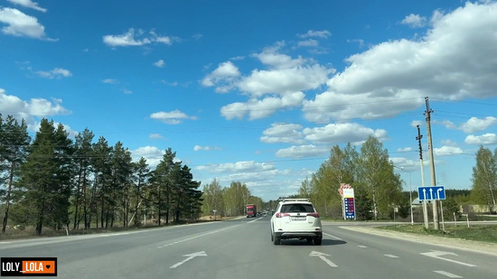 Весенняя прогулка на природе закончилась домашним сексом